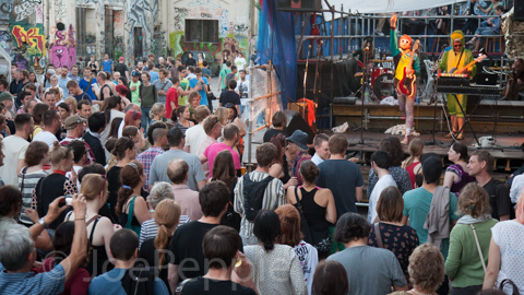 Mustage rocken die Bühne mit Electropunk