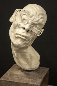 Skulptur Kopf mit Brille